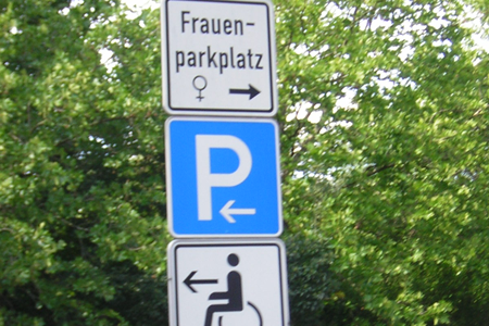 Frauen-parkplatz
